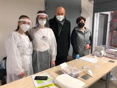 Studentky z Třebíče pomáhají s testováním ve firmách