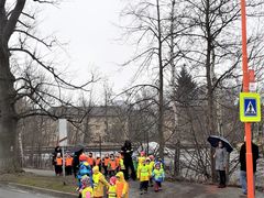 Oranžové přechody chrání životy dětí, o podporu obce Nadaci ČEZ žádají i letos