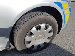Nesouhlasil s vládními nařízeními, tak policistům v Bílovicích propíchal pneumatiky