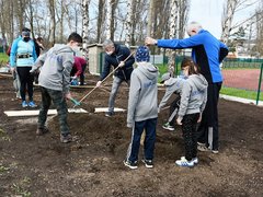 Blanenští sportovci vysadili ke Dni Země novou alej