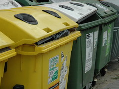 Vedení Rakovníku vyzývá obyvatele: sešlapávejte před vyhozením plasty a papíry