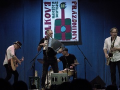 FOTO: Folkové prázdniny přilákaly do Náměště hvězdy bluegrassu, jazzu i folkloru