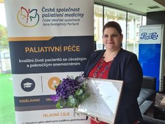 Výbor České společnosti paliativní medicíny ocenil vrchní sestru z hospice v Rajhradu