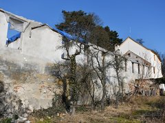 FOTO: Budova Zámek 3 v Blansku stále chátrá. Město hledá firmu, která dům opraví