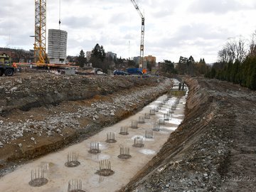 Nové obchodní centrum v Blansku: bourání vystřídaly stavební práce