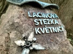 FOTO: V Tišnově obnovili naučnou stezku Květnicí