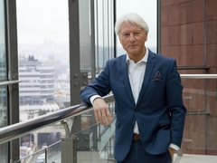 Mistr etikety Ladislav Špaček vystoupí v Třebíči se svou přednáškou Etiketa není věda Mistr etikety Ladislav Špaček vystoupí v Třebíči se svou přednáškou Etiketa není věda