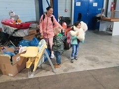 FOTO: Humanitární sbírka v Boskovicích potěšila děti i dospělé. Přispívat lze nadále