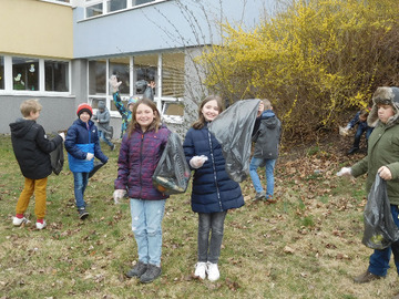 Na Plzeňsku se chystá 33 úklidových akcí. Sobotní Ukliďme Česko podpoří i sběr starých mobilů