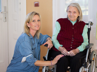 Pečovatelská služba v Rosicích: Co nabízí a jak požádat o pomoc