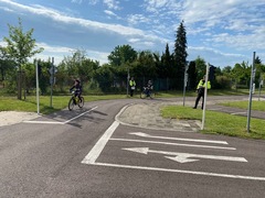 Oranžové dopravní hřiště v Benešově slouží veřejnosti i školským zařízením