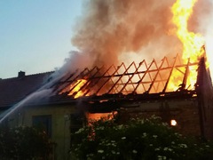 Stodolu v Ostopovicích zachvátil požár. Škoda se blíží milionu korun
