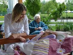 Dobrovolnice Charity HOPE předaly říčanskému odboru sociálních věcí poukázky pro lidi v nouzi