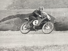 Supermoto naváže na bohatou závodní historii Moravského Krumlova. Přečtěte si o ní
