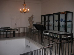 Výstava skla na rosickém zámku