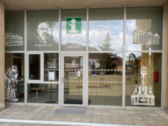 Nové turistické informační centrum v areálu hotelu Opera v Jaroměřicích nad Rokytnou Nové turistické informační centrum v areálu hotelu Opera v Jaroměřicích nad Rokytnou