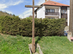 Po třech letech se podařilo obnovit kříž sv. Marka na Žerůtské ulici