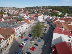 Město i dálniční most jako na dlani: ve Velkém Meziříčí se otevře věž kostela