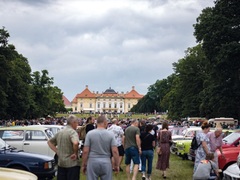 Veteranfest Slavkov 2025 se blíží: Stovky historických vozů a nově dvě hudební scény