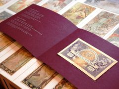 Turisty do Ivančic táhne i Muchův monogram, malíř ho vyryl do kostelní lavice