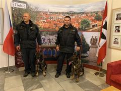 FOTO: Na radnici v Třebíči se uskutečnil trénink policejních psů