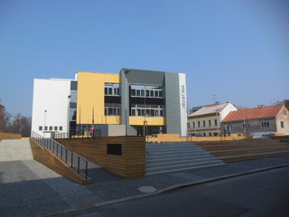 Kralupský výtržník je zpět: radnice a sportoviště znovu čelí otravným návštěvám