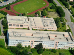 Střecha ZŠ a MŠ Vyškov, Letní pole je v havarijním stavu