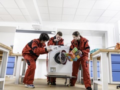 Škola z Třebíče se zapojila do unikátního projektu „Naučíme vás to opravit“ Škola z Třebíče se zapojila do unikátního projektu „Naučíme vás to opravit“