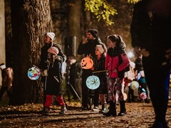 FOTO: Ve Slavkově přivítali svatého Martina lampionovým průvodem