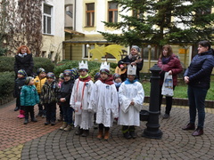 Na berounskou radnici zavítali Tři králové. Přispět do sbírky můžete i vy