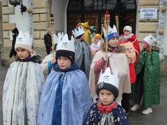 FOTO: Domácnosti ve Vyškově a v Bučovicích navštívili tříkráloví koledníci. Přispět do sbírky můžete i vy