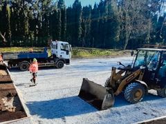 V Říčanech nezahálí ani v zimě. V ulicích vznikají nové chodníky či kanalizace