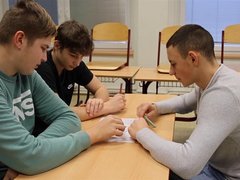 Studenti ze SŠP Kyjov převzali ocenění prince Philipa za pomoc při adaptaci zahraničních studentů