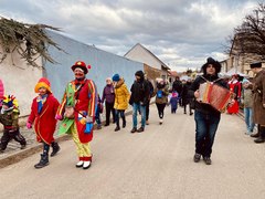 FOTO: Do Hustopečí se vrátil tradiční masopust. Nechyběla zabijačka ani průvod masek