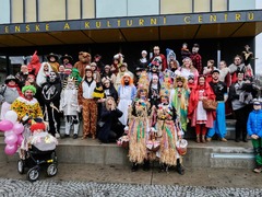 FOTO: Lidé se mění, zvyky zůstávají. Podívejte se, jak v Kuřimi slavili masopust dříve a jak letos