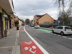 V Olivově ulici v Říčanech jsou nová parkovací místa na 15 minut zdarma. Čas hlídají magnetické senzory