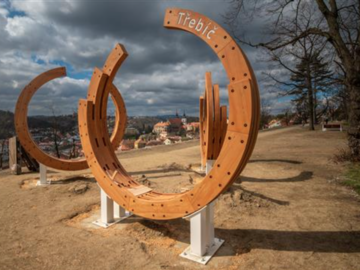 Revitalizace Hrádku je v plném proudu. Nyní přibyly vyhlídkové objekty