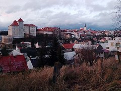 Proběhlo slavnostní otevření revitalizovaného vnitrobloku Na Radouči. Vzniklo zde jezírko i mlhoviště