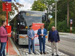 Lidem ve Slaném slouží nové autobusové zastávky