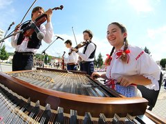 Spolupráce Kyjova a teplárny pokračuje. Letos podpoří turné cimbálky po USA