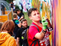 V Mníšku pod Brdy můžete beztrestně sprejovat. Otevřeli tu první legální graffiti stěnu
