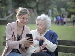 Pomoc s digitálními technologiemi nabízí seniorům nezisková organizace Moudrá síť