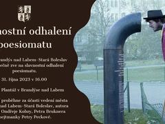 Před pár týdny se u brandýského zámku objevil Poesiomat. Zatočte klikou a dobře poslouchejte