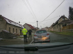 Hledaného řidiče vyplašili policisté na Vyškovsku, místo řidičáku měl u sebe stříkačky s pervitinem