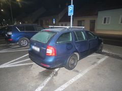 Řidička bourala ve Slavkově. Za stěračem nechala číslo na úplně cizího člověka