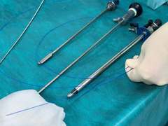 Nový holmiový YAG laser si už třebíčská nemocnice nemusí půjčovat, má vlastní