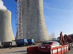 Hasiči JE Dukovany a Temelín jsou nově vybaveni speciálními kontejnery pro hašení elektromobilů