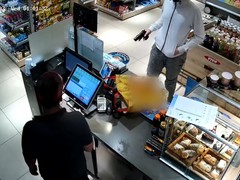 V Kladně přepadl dvě benzínky. Se zbraní v ruce a maskou přes obličej požadoval peníze a cigarety
