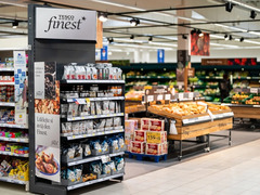 Vyškovské Tesco po kompletní přestavbě. Lidé nakoupí rychleji díky více samoobslužným pokladnám