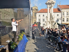Slavnosti Mikulova lákají na bohatý jarmark, pouliční etudy i rychlokresbu slavného Alexe Dowise